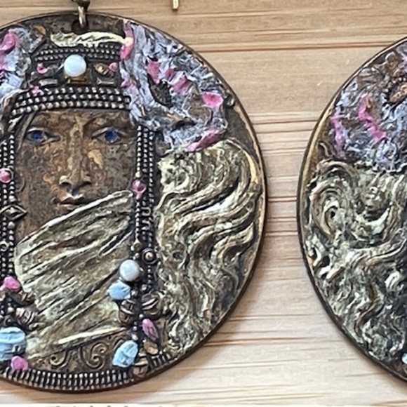 Earrings - Picture 3 of 4